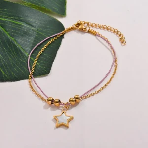 Pulsera dorada con estrella y cordón rosa