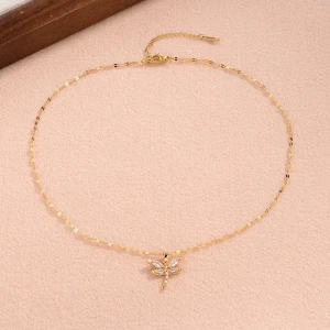 Collar dorado con dije de libélula